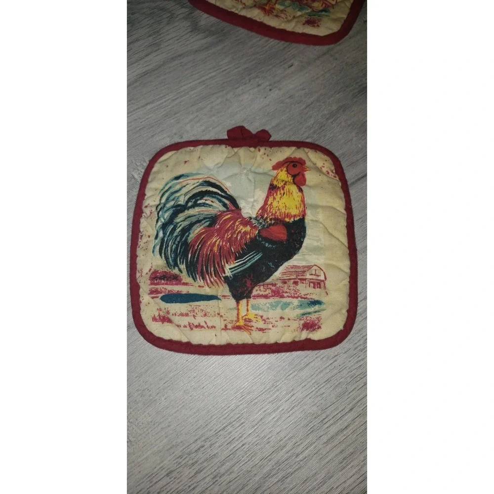 Vintage Rooster Pot Holders Set of 2 Farmhouse Country Kitchen Red Cream Quilted
